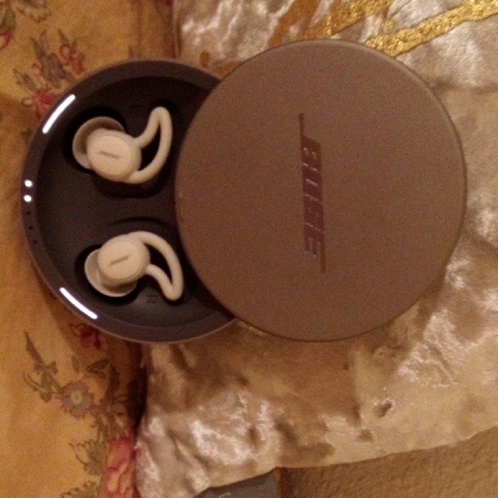 Bose Silver and White Earbuds - Picture 6 of 6